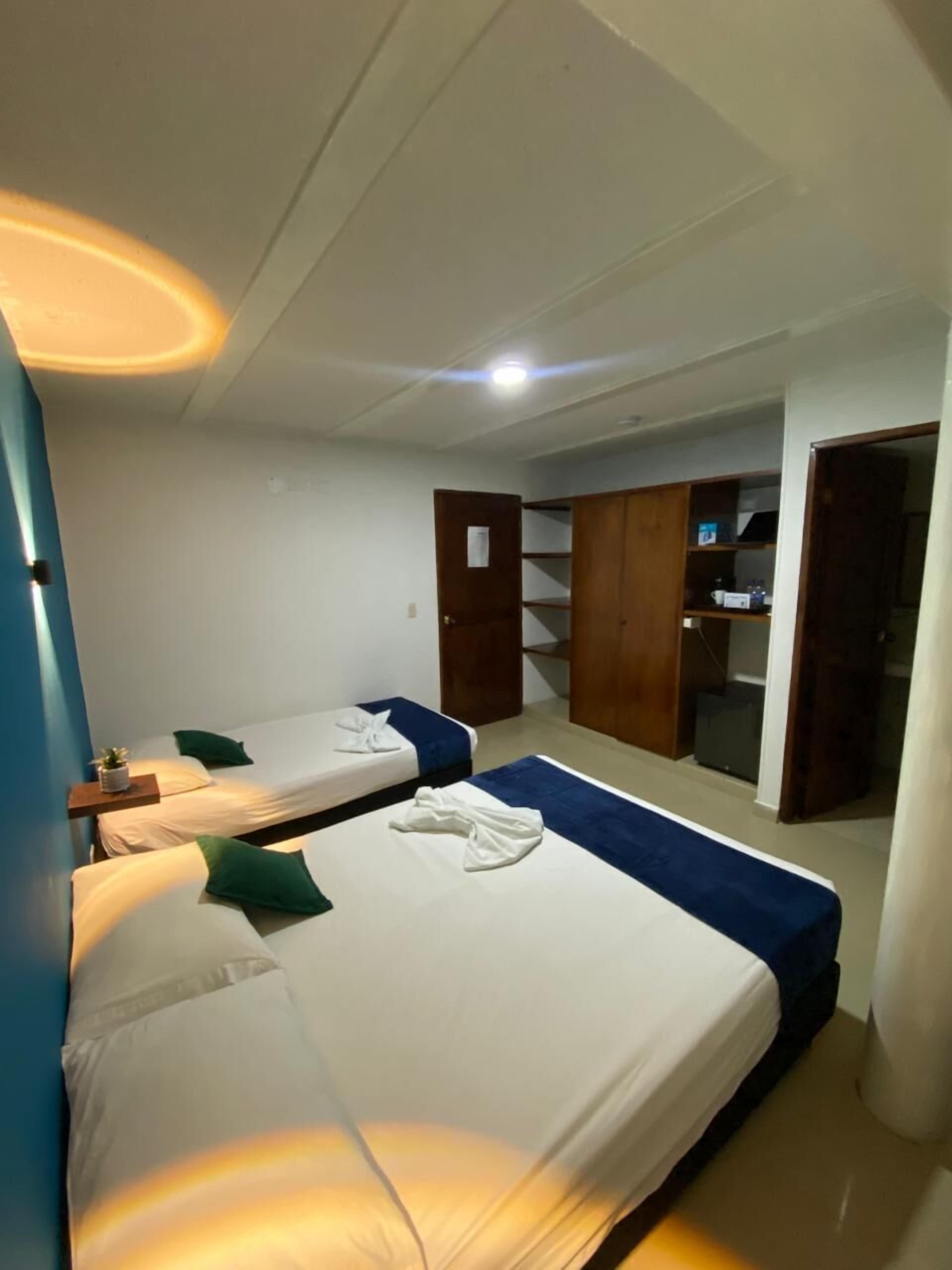 標準三人房 | 迷你吧、免費 Wi-Fi、床單