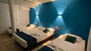 Minibar, wifi gratis y ropa de cama