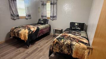 3 bedrooms, internet, bed sheets