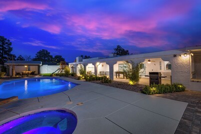 Serene Modern Home 5x4 pool+spa, gym, waterfall, playground