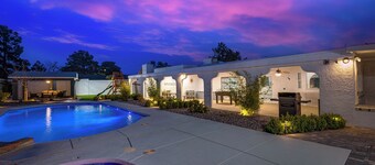 Serene Modern Home 5x4 pool+spa, gym, waterfall, playground