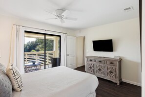 2 slaapkamers, een bureau, een strijkplank/strijkijzer, gratis wifi