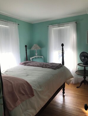 5 bedrooms, iron/ironing board, free WiFi