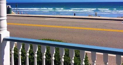 10 Steps To Long Sands Beach/Sleeps 12/5 bedrooms/3 full baths