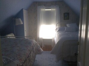 5 bedrooms, iron/ironing board, free WiFi