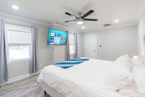 Casa | Ropa de cama hipoalergénica y espacio para trabajar con laptop 