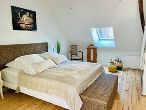 2 bedrooms, iron/ironing board, WiFi