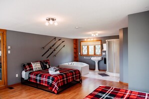 4 bedrooms, WiFi, bed sheets