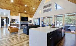 Interior - Couples - Family - Games - Hot tub - Sauna (Broken Bow)