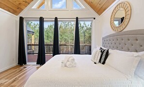 2 makuuhuonetta, yksilöllisesti sisustettu, yksilöllisesti kalustettu