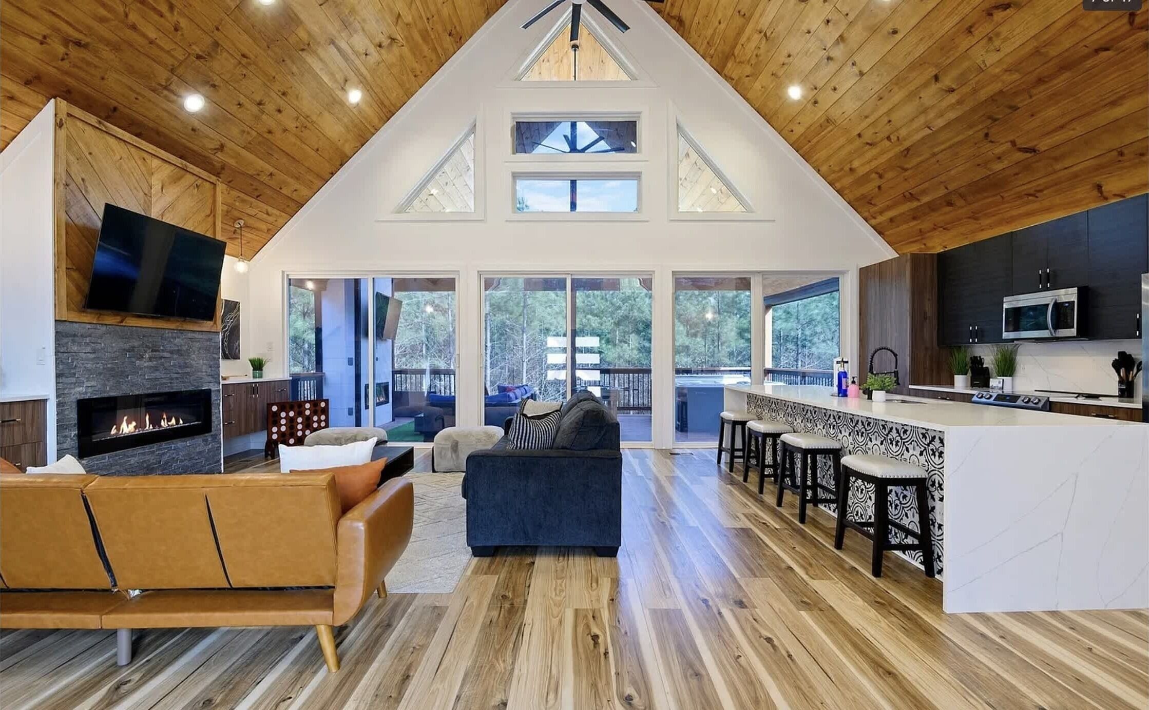 Cabin, Multiple Beds, Hot Tub, Garden View (Harvest Moon Lodge) | Interior