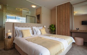 2 bedrooms, in-room safe, iron/ironing board, travel crib