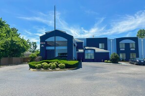 Front of property - Classic Inn By Townhouse American Way Memphis I 240 (Memphis)