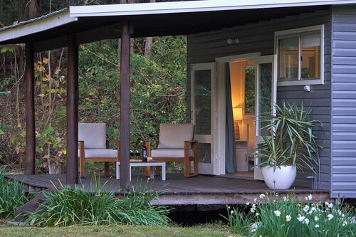 Kick back in a calm, stylish space in the foothills of the Watagan Mountains