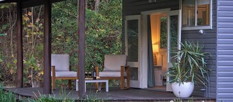 Kick back in a calm, stylish space in the foothills of the Watagan Mountains