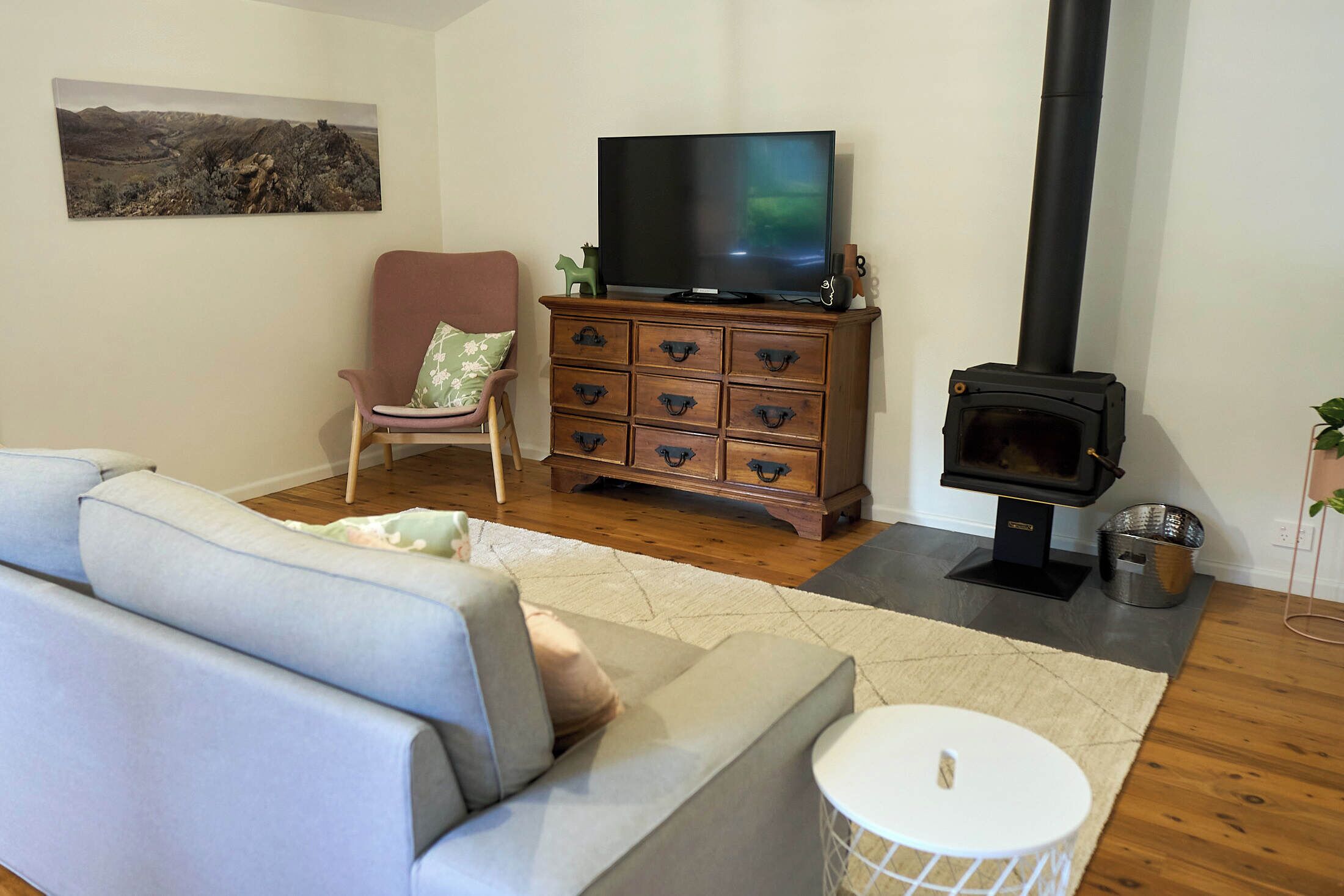 Smart TV, fireplace