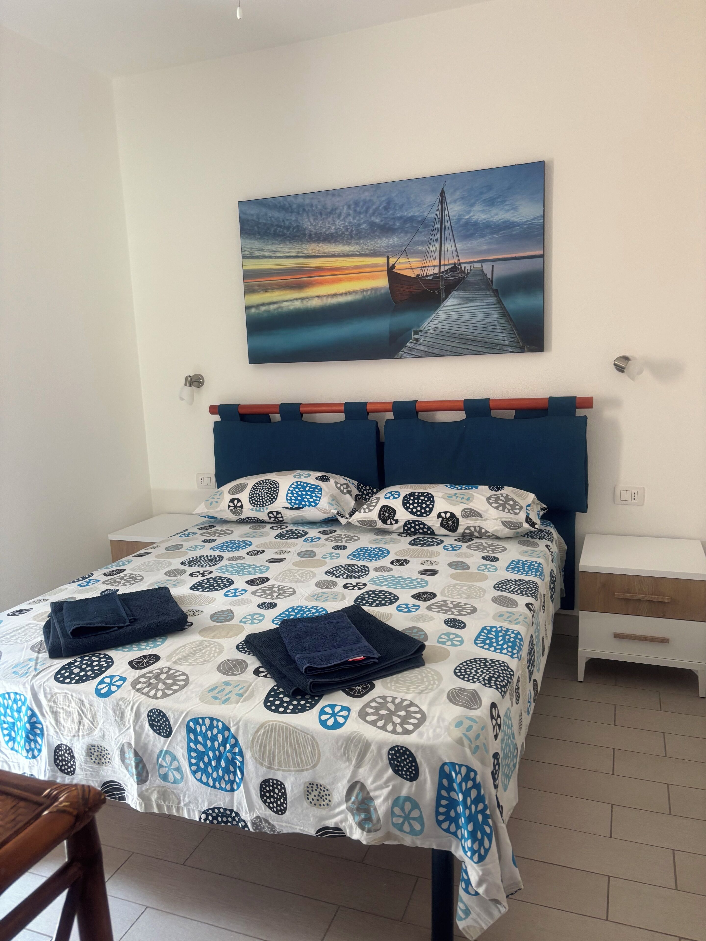 2 habitaciones, tabla de planchar con plancha, cuna de viaje y wifi 