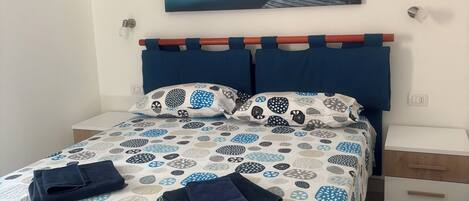 2 chambres, fer et planche à repasser, lit parapluie, Wi-Fi