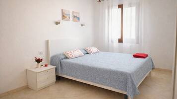 1 chambre, fer et planche Ă repasser