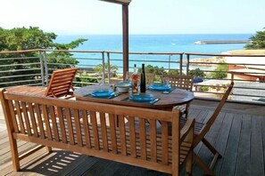 Outdoor dining - Sea front penthouse the sea roses (Isola Rossa)