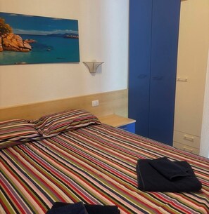 1 slaapkamer, een strijkplank/strijkijzer, gratis wifi