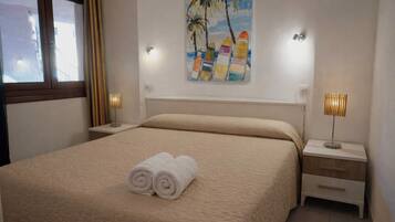 2 Schlafzimmer, Bügeleisen/Bügelbrett, kostenloses WLAN