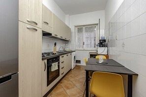 Fridge, microwave, oven, stovetop - Gran Rivadavia by Rentbeat (Roma)