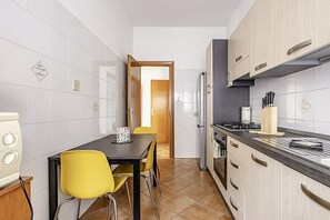 Fridge, microwave, oven, stovetop - Gran Rivadavia by Rentbeat (Roma)