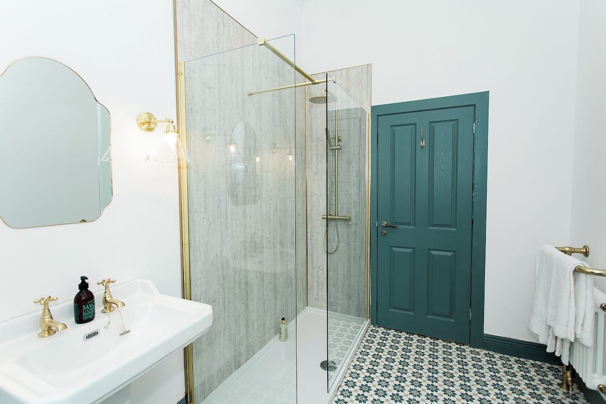 Luxury Room, Mountain View | Bathroom | Shower, hair dryer, towels, soap