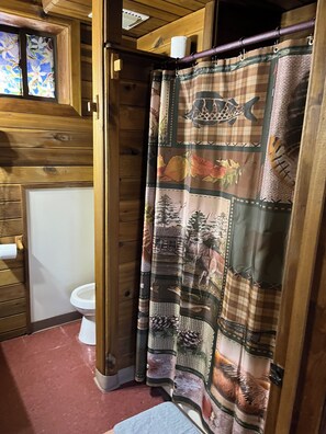 Shower, hair dryer, towels, soap - Adventurer's  Lodge, a charming 3-bedroom cabin with WiFi in quiet Lansing, WV. (Lansing)