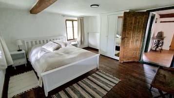 3 habitaciones, escritorio, cuna de viaje y wifi gratis