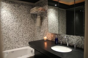 Jetted tub, towels, soap, toilet paper