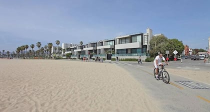 Cozy Beach Condo Steps from the Sand w Great Amenities