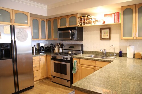  Cozy Beach Condo Steps from the Sand w Great Amenities