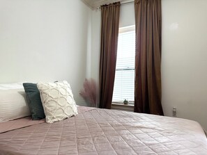 2 bedrooms, desk, iron/ironing board, WiFi