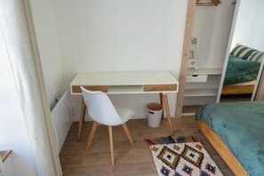1 bedroom, iron/ironing board, WiFi, bed sheets - Gîte Boiscorde/Coeur du Perche/Centre de Remalard En Perche for 1 to 3 people (Rémalard-en-Perche)
