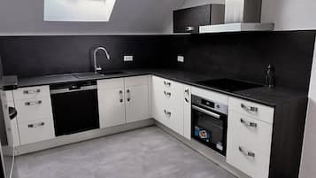 Kühlschrank, Mikrowelle, Ofen, Geschirrspüler