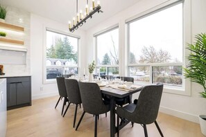 Dining - King Bed Lux Entertainers' Home| Indoor Fireplaces (Delta)
