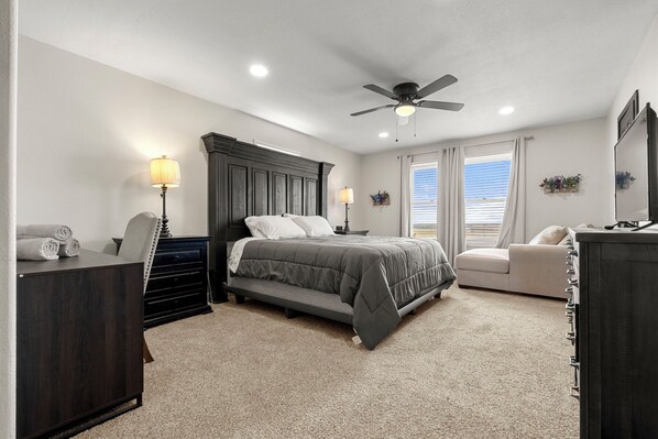 7 bedrooms, iron/ironing board, WiFi, bed sheets