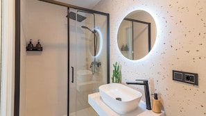 Shower, towels