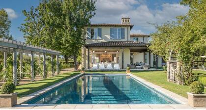 Luxurious 6-bedroom Napa Valley Estate