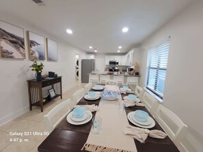 Dining - STUNNING 4BD Jacuzzi|4 Min Beach Panama City Beach (Panama City Beach)