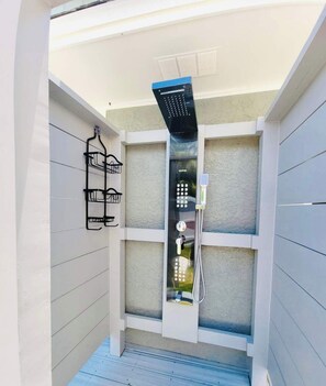 Property grounds - STUNNING 4BD Jacuzzi|4 Min Beach Panama City Beach (Panama City Beach)