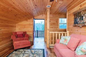 Family Cabin, Lake View | 4 bedrooms, premium bedding, laptop workspace, blackout drapes