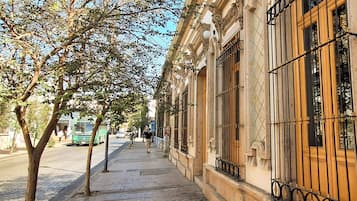 Vista frontal de la propiedad