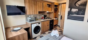 Basic Studio | Private kitchen | Mini-fridge, microwave, oven, coffee/tea maker - Casa 8 (Guadalajara)