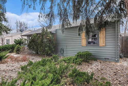 Syd's Place: House with sauna, dogs welcome
