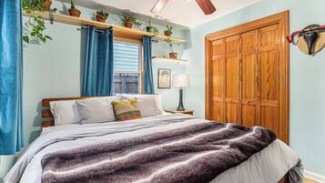 2 bedrooms, iron/ironing board, WiFi, bed sheets