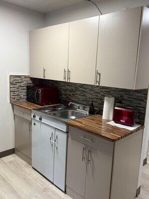 Private kitchen - Sunrise-Nest 5m to River-Trails w/BathTub + W/D (Calgary)