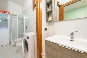 Shower, hair dryer, bidet, towels - La perla nel blu - Villasimius (Villasimius)